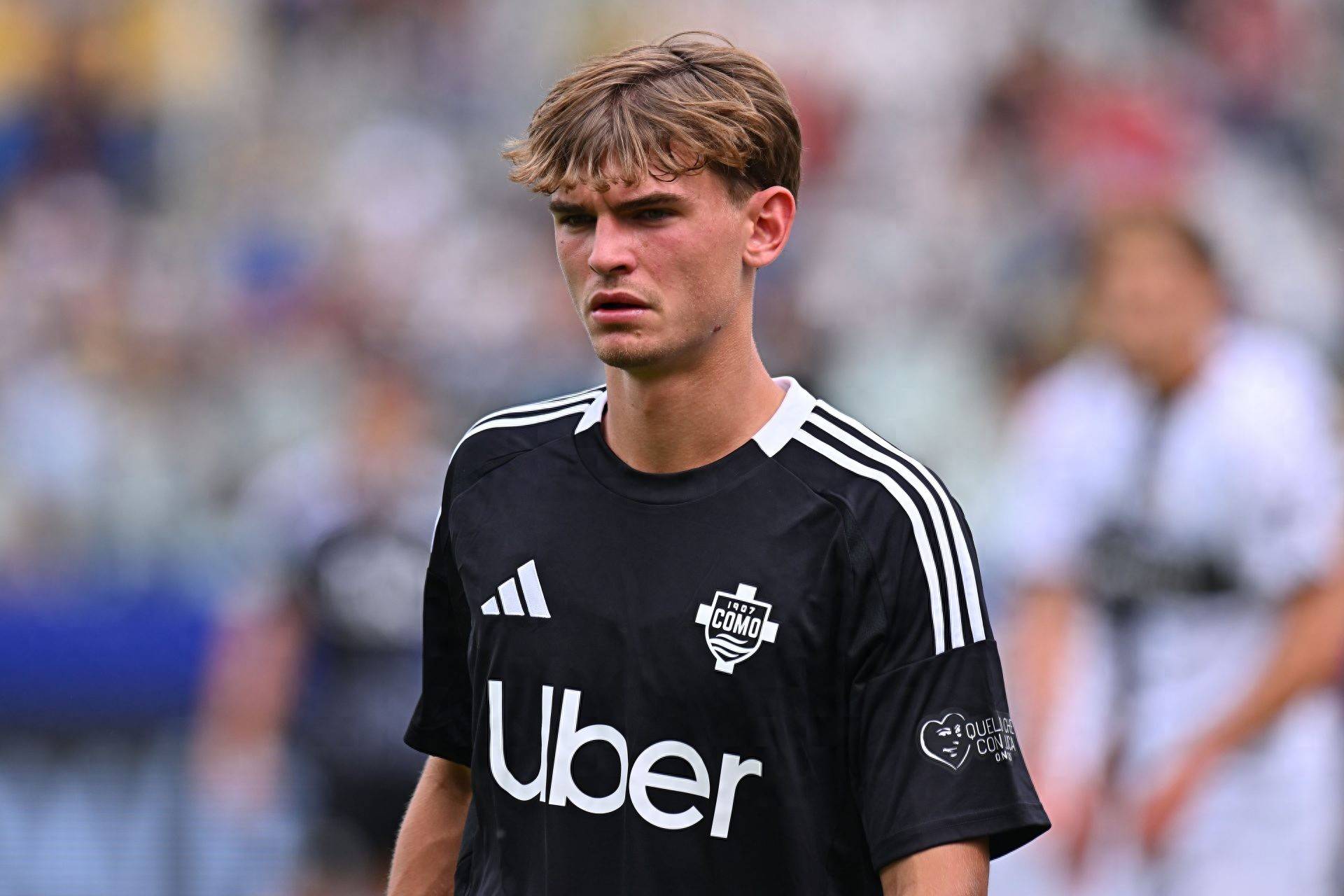 首盘比赛由 首盘比赛由